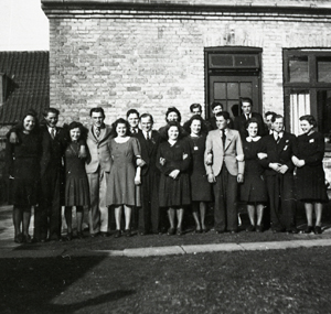 Polsk ungdom foran det polske hus i Maribo 1938. Foto: Peter Tvangsø